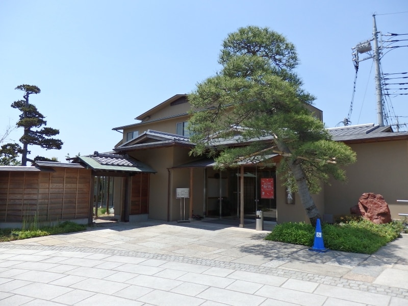 吉川市の中川東岸の老舗なまず料理店、福寿家