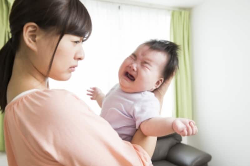 乳幼児期に泣いたところ、親に怒鳴られたり受け入れてもらえなかった場合、赤ちゃんは生き延びるため、泣かないようにしようと、感情を抑えるようになる