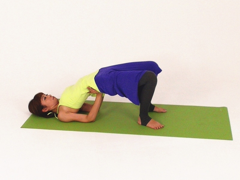 股関節エクササイズ1undefined仰向け姿勢からお尻を床から離す