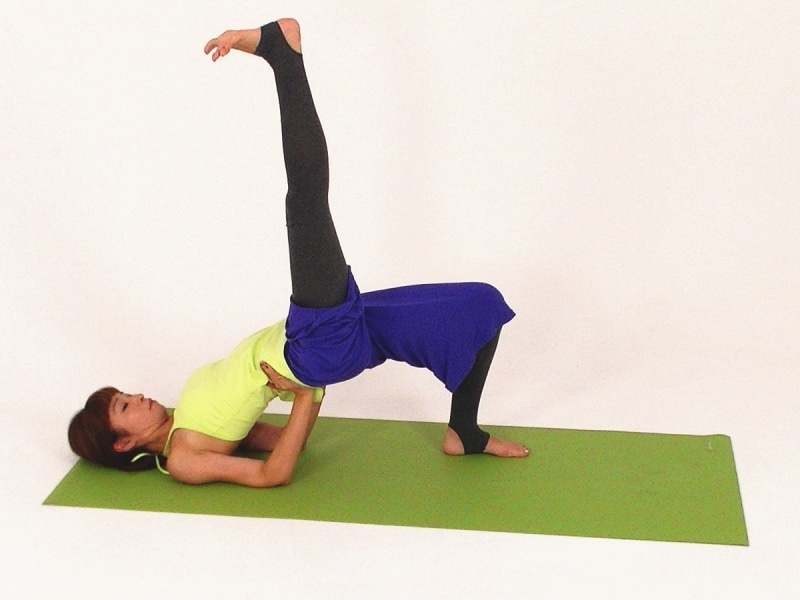 股関節エクササイズ3undefined右脚をまっすぐ伸ばす