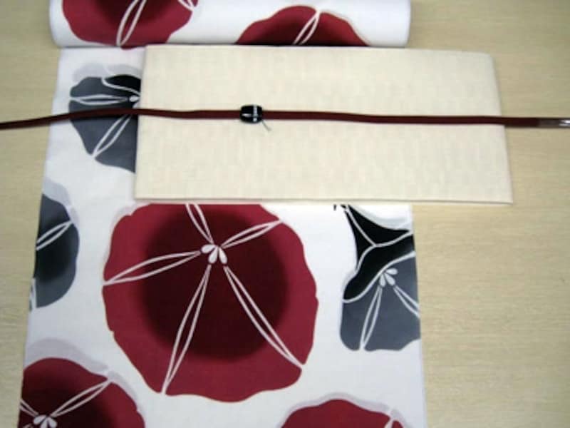 朝顔の柄undefined反物価格3万2400円（税込）、帯2万7040円（税込）