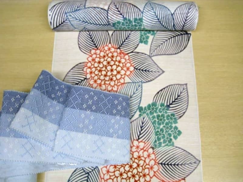 あじさいの柄undefined反物価格3万7800円（税込）、帯4万1040円（税込）