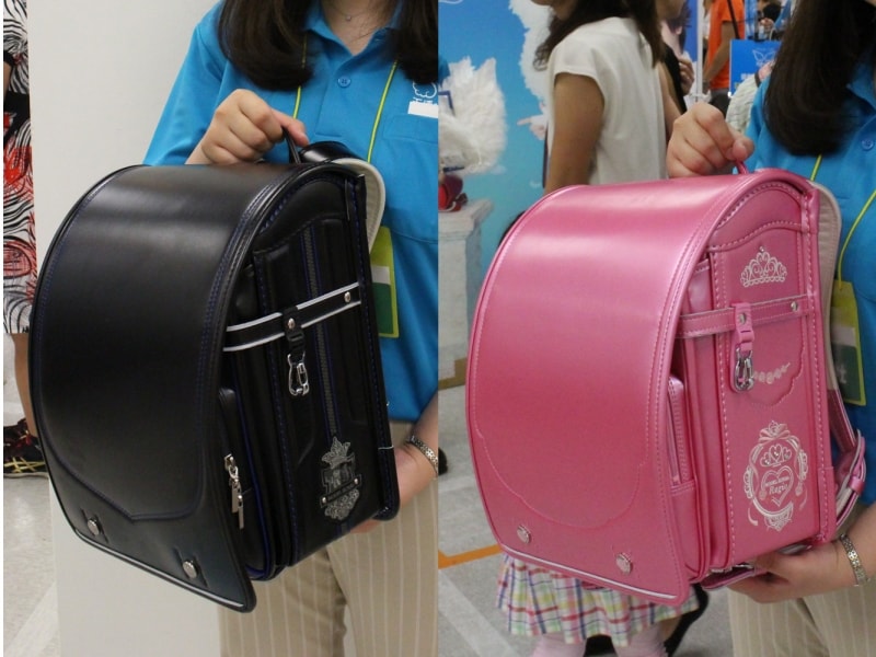 左が男の子用の「モデルロイヤル トラッド」6万3720円。右が、女の子用の「モデルロイヤル・レジオ プリンセス」7万3440円