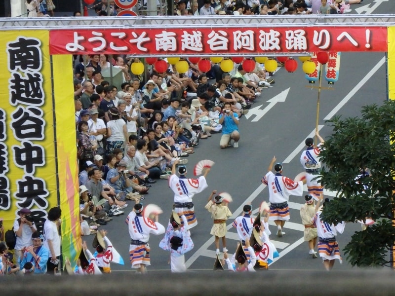 東武スカイツリーライン新越谷駅ホームから見る南越谷中央通り