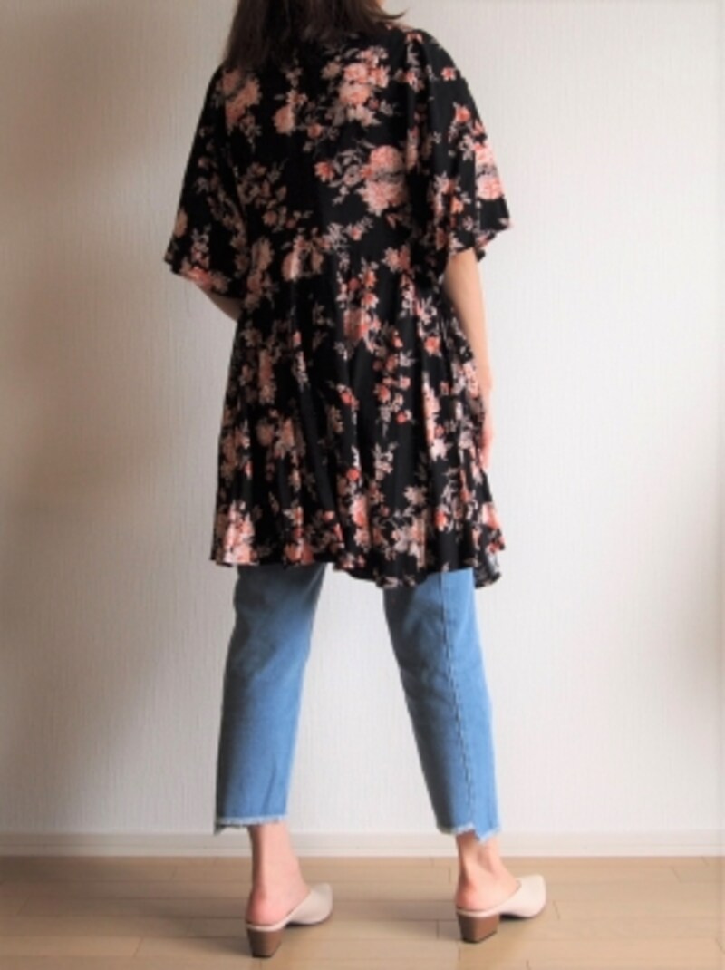 全体的にブラックが多めだとシックに見える上、ボトムスも浮きません