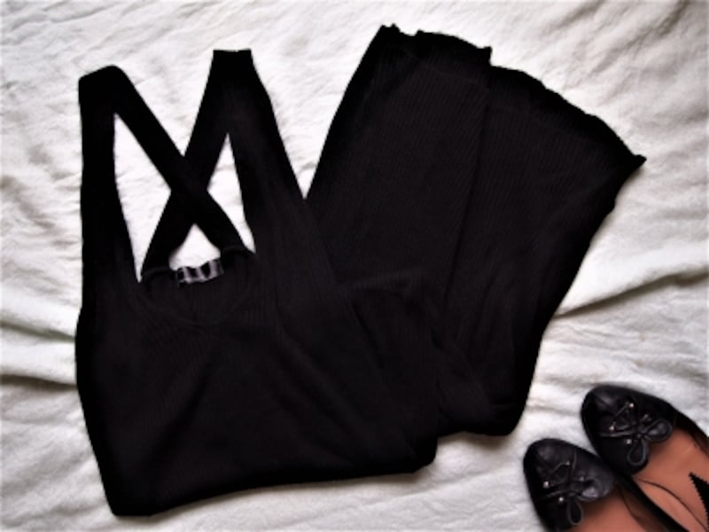 シンプルなニットワンピースは大人が着回すのにぴったり