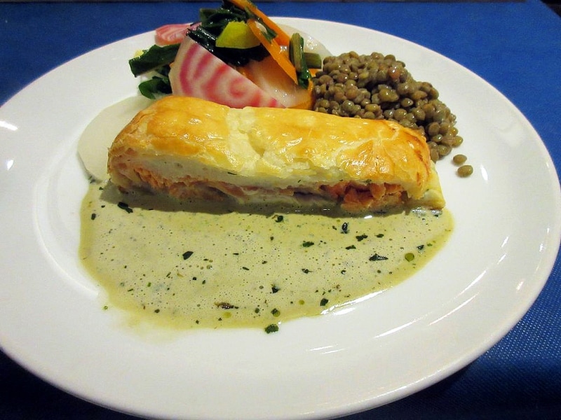 オステルリースズキ サーモンのパイ包み