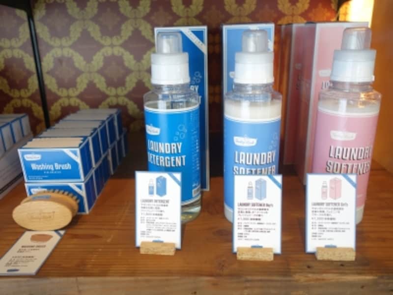 なるべく環境に負荷をかけず、体にも優しい配慮をした洗剤。柔軟剤は香りが２種類あり。