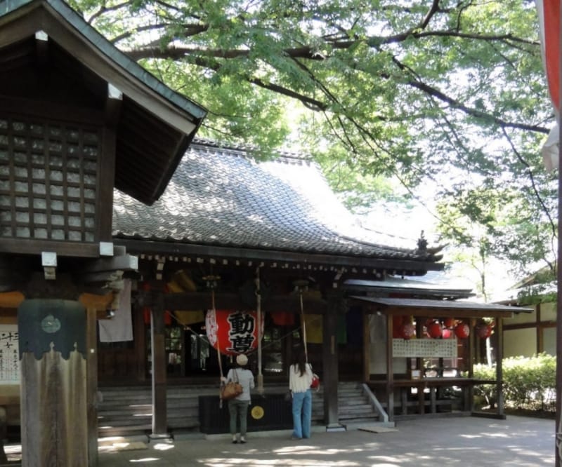 商売繁盛とともに縁結びのご利益がある僧だ