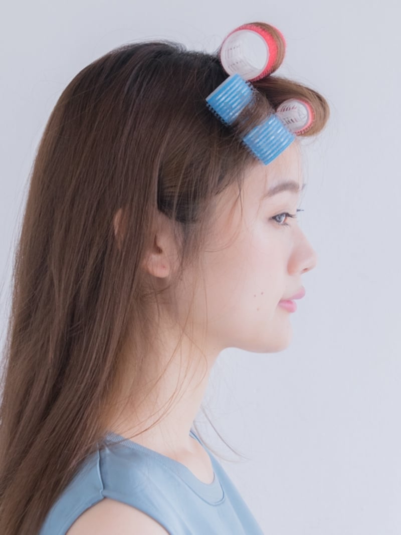 サイドの髪は縦に巻きつけるのがコツ