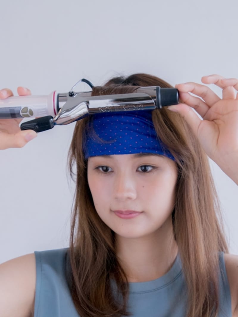 「A」と「B」の毛束を1回転巻く