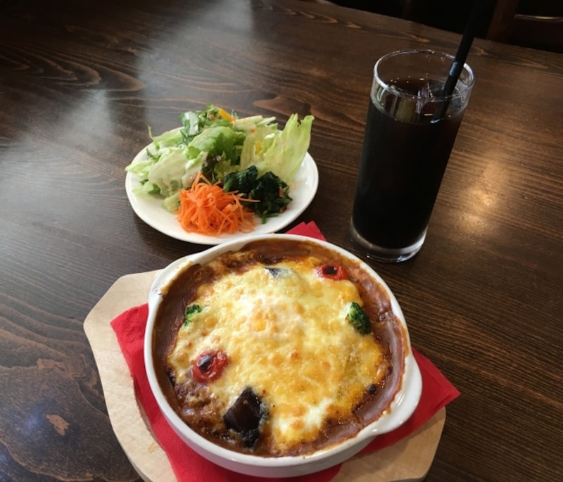 焼カレーは、カレー用に配合されたルーが味の決め手