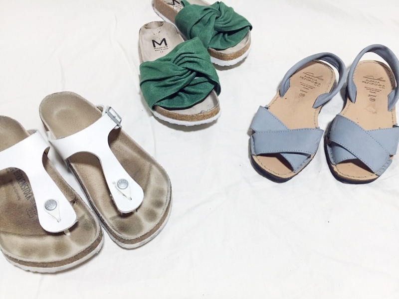 フラットシューズ