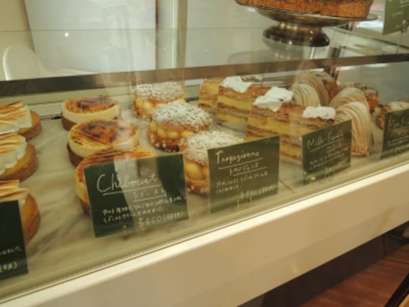 クラシックなフランス伝統菓子はサイズもフレンチ