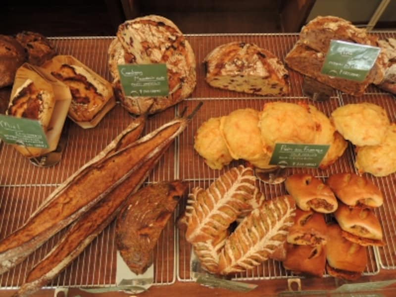 パリ仕込み、パンのセレクトショップ的ラインナップ