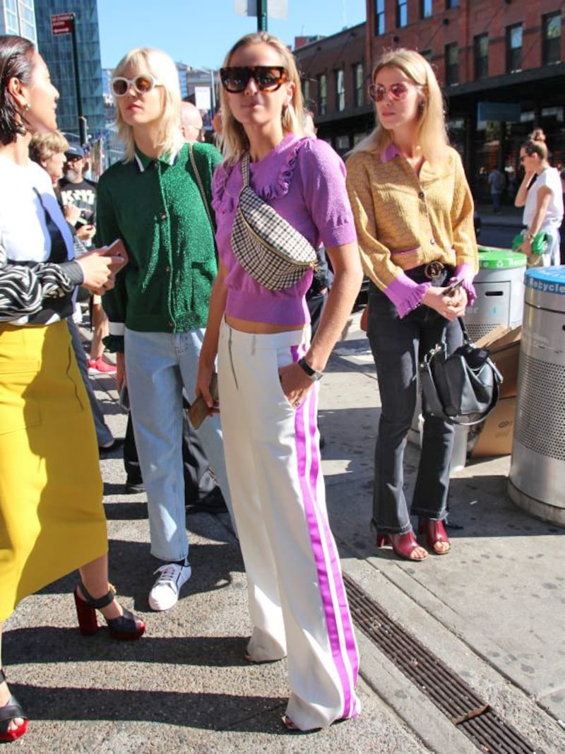 ライン入りトラックパンツ