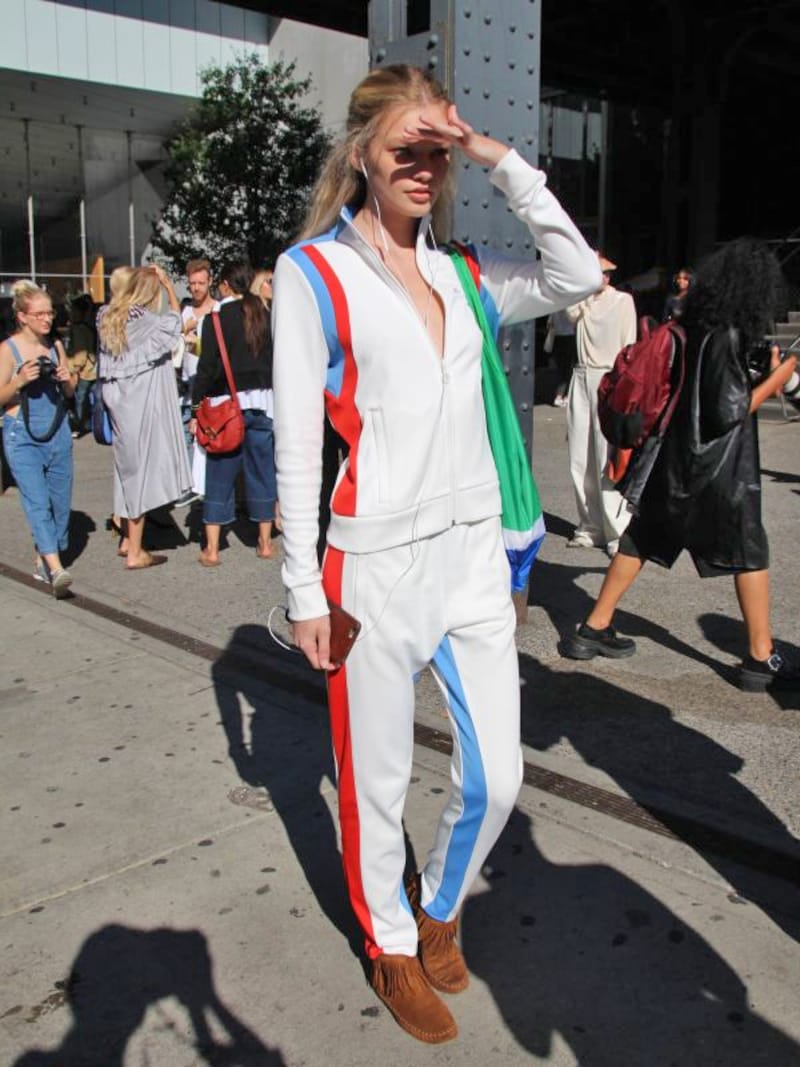 ライン入りトラックパンツ