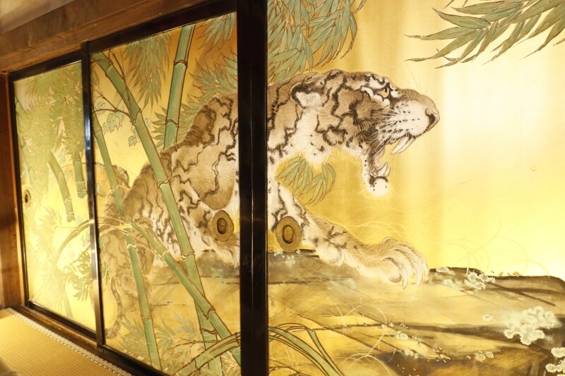 虎の大襖絵