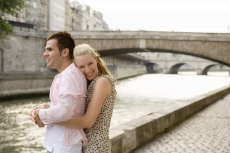 フランス人の愛情表現や恋愛事情は？