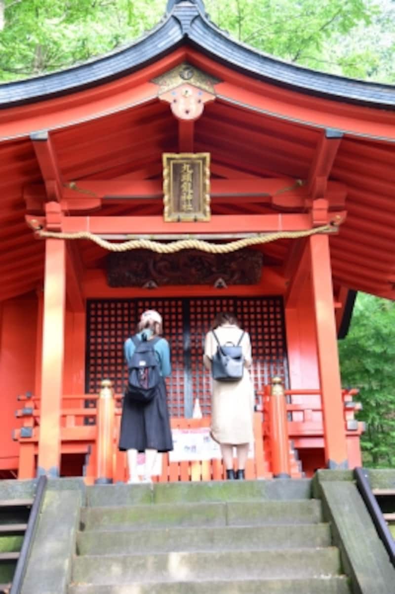 九頭龍神社本宮をお参り。九頭龍神社本宮の例祭は、毎年6月13日、月次祭は毎月13日に行われ、その日は、遊覧船が寄港し、午前中は「箱根九頭龍の森」入園料が無料になります