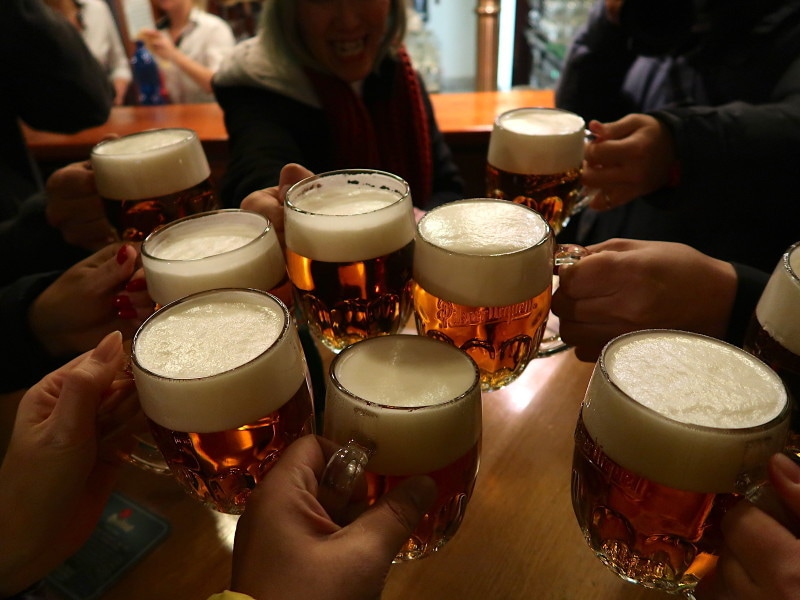 みんなで飲むビールは格別の美味しさ