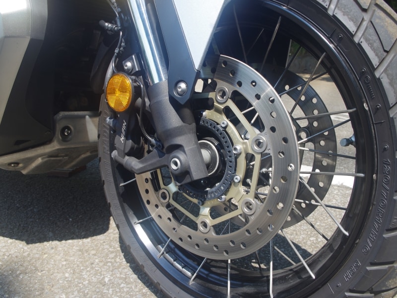 X-ADVはスポークホイールを採用しているがチューブレスタイヤを使えるように工夫がなされている