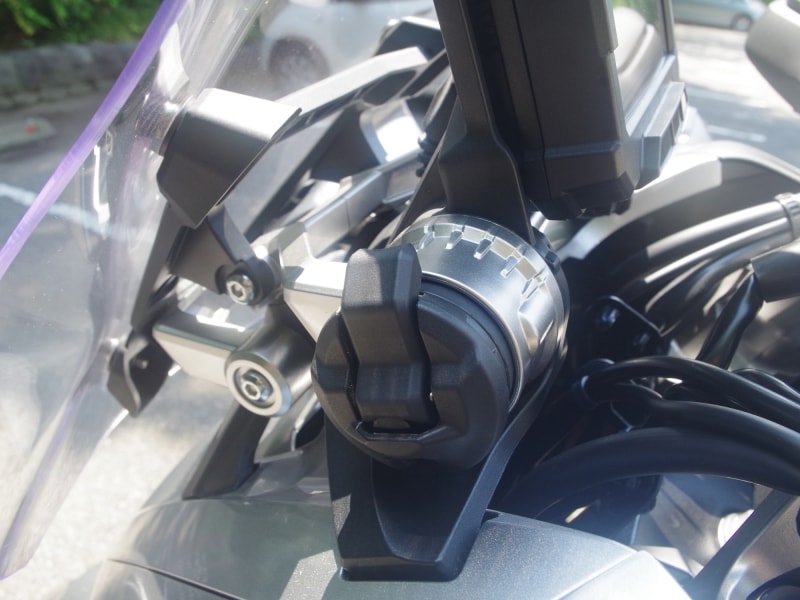 X-ADVのウインドスクリーンは調整機構付