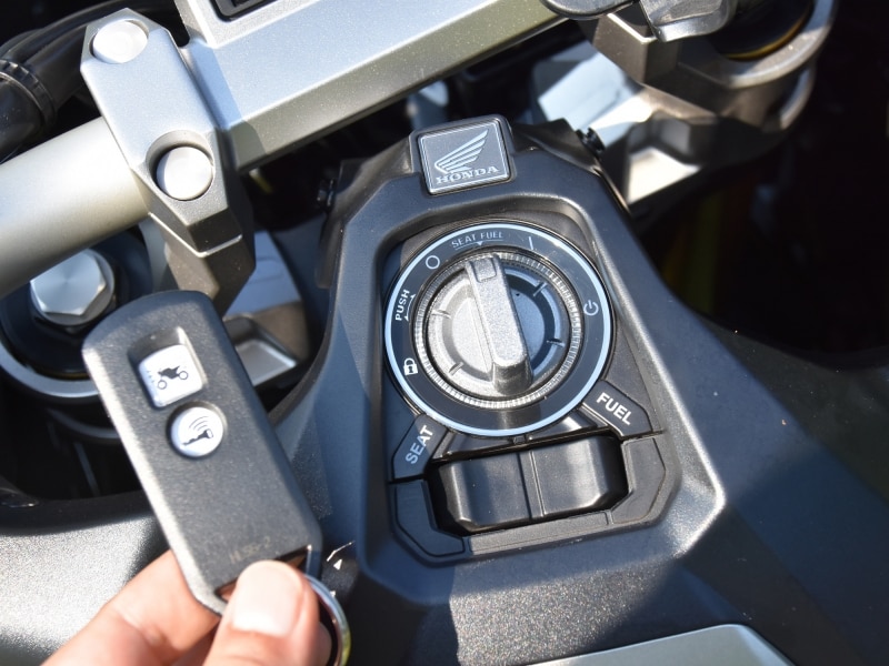 X-ADVはスマートキーを採用している