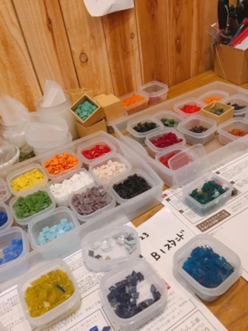 ランプに貼り付けるビーズ