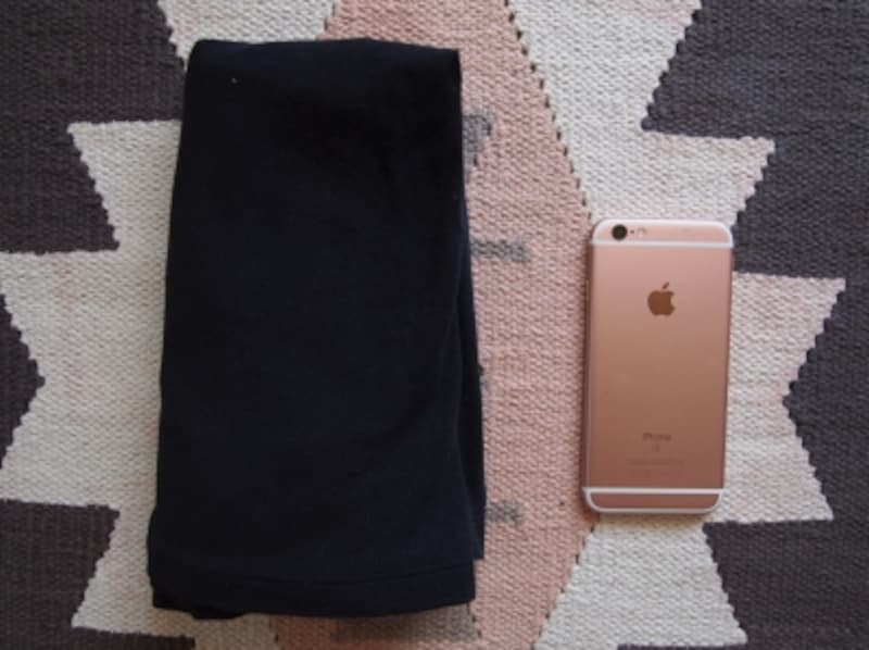 くるくると畳んでもシワにならない素材なら持ち運びにも便利