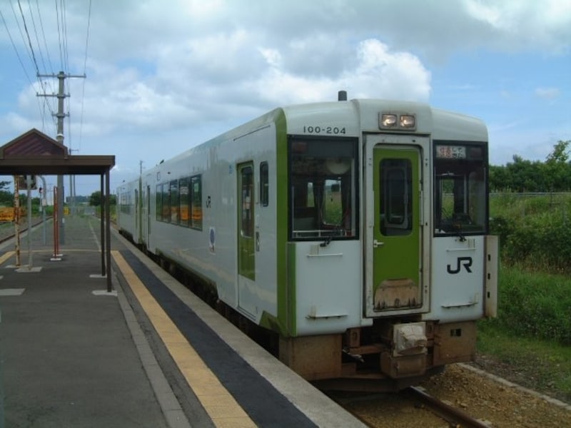 八戸・青森と下北・大湊を直通するJRの快速「しもきた」