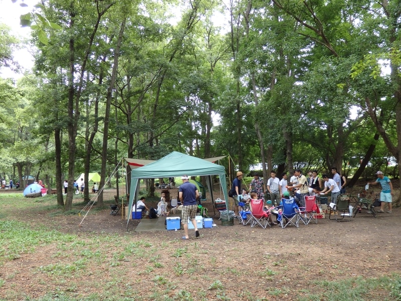 秋ケ瀬公園のピクニックの森付近の炊飯場