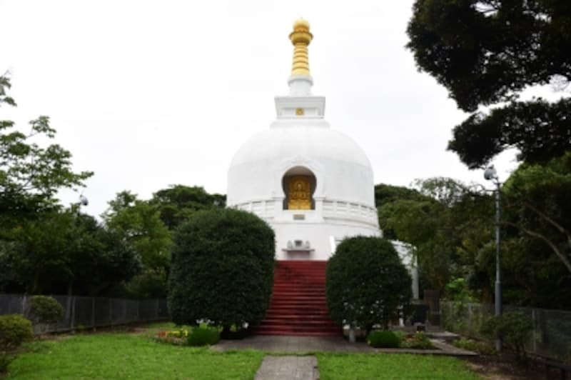 龍口寺の白亜の仏舎利塔。最近、お色直しをしてきれいになりました