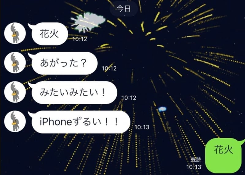 背景で花火が打ちあがる！