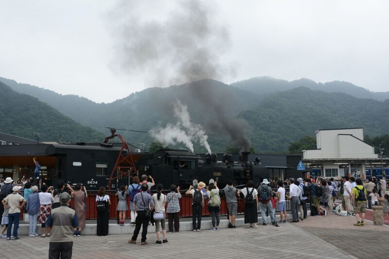 鬼怒川温泉駅前広場の転車台