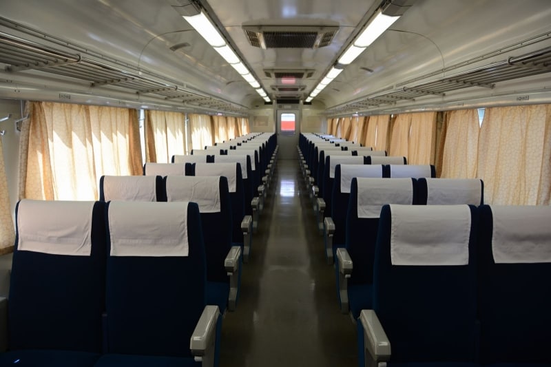 オリジナルな車内に復元