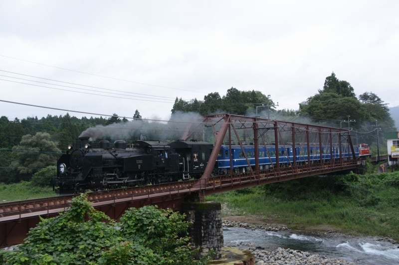 砥川橋梁を渡るSL「大樹」4号