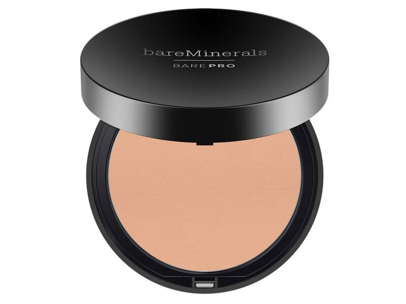 小鼻にやさしく叩き込むように塗って