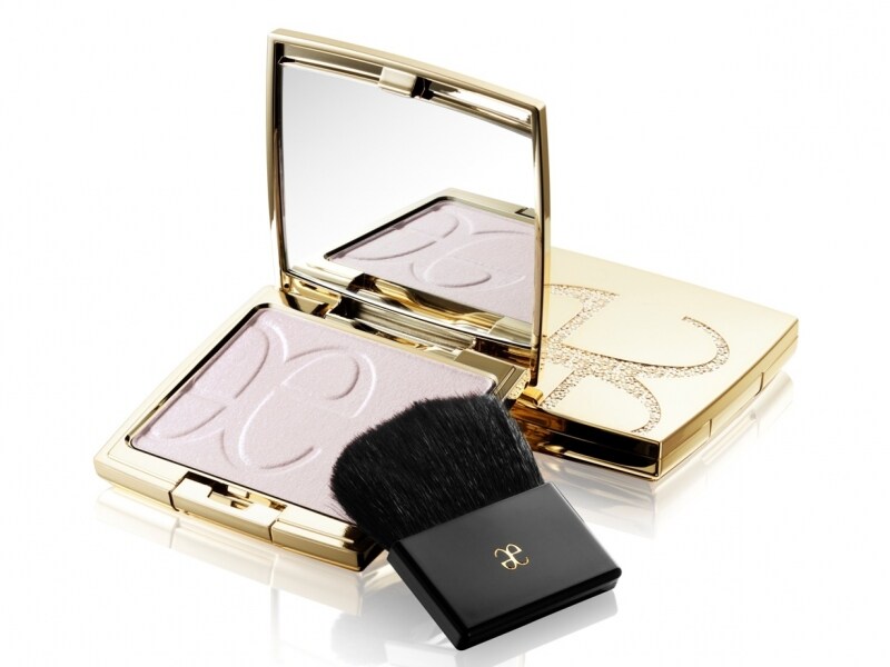 さりげない輝きで毛穴を目立たなく