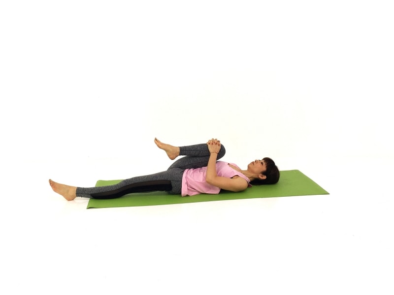 腸腰筋チェック1undefined右太ももをお腹へと引き寄せる