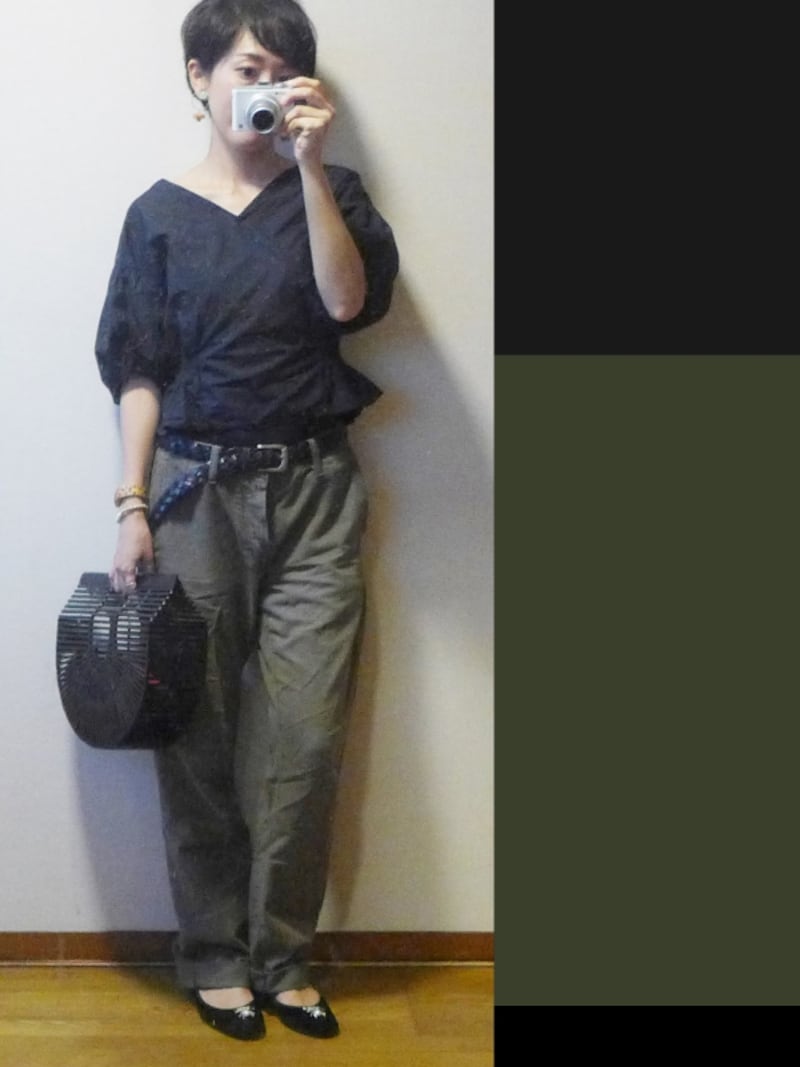 カーキ×ブラック