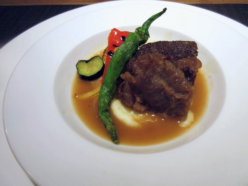 シュヴァル・ドゥ・ヒョータン 牛ホホ肉の白ワイン煮込み