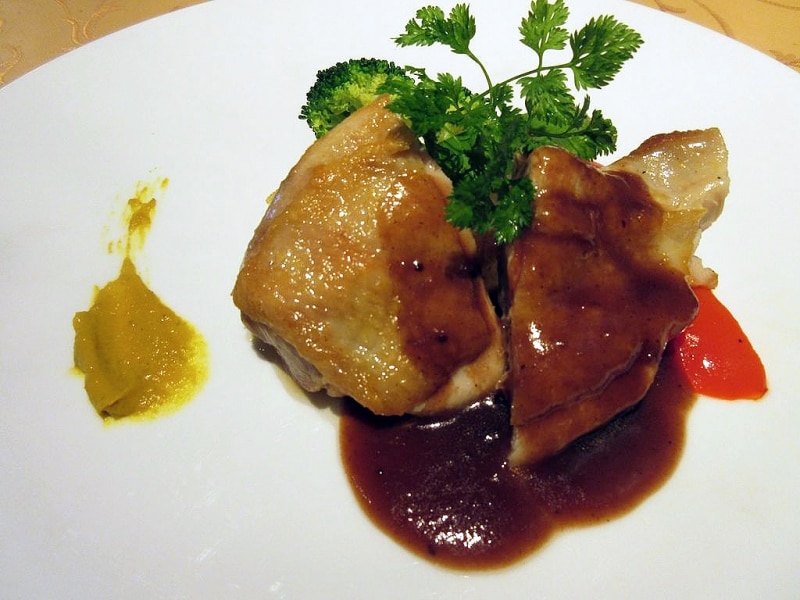 ル・レガル・トワ 九州 鶏もも肉のソテー