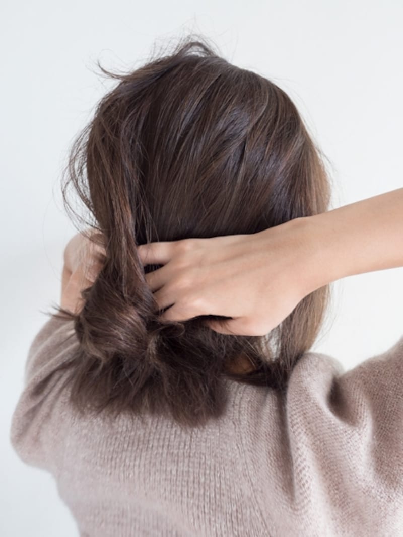 トップの根元から手ぐしでとかす