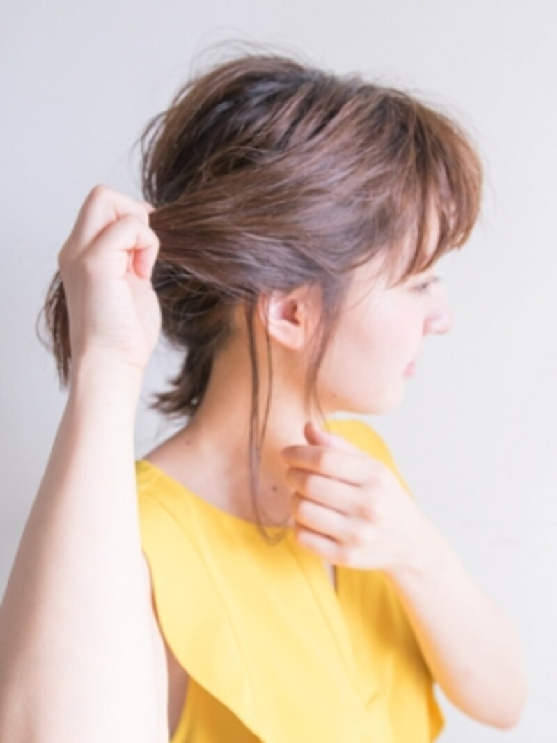伸ばしかけボブのヘアアレンジ 簡単まとめ髪ですっきり ヘアアレンジ All About 伸ばしかけボブのヘアアレンジ 簡単まとめ髪ですっきり ヘアアレンジ All About