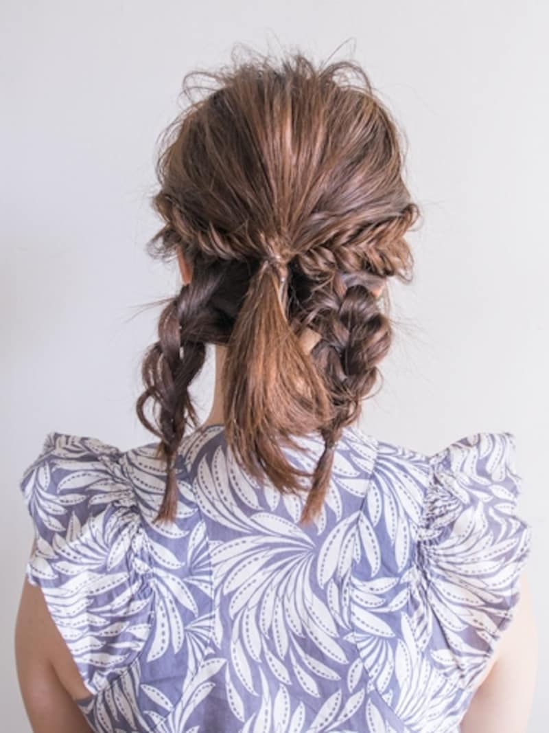 逆側も同じように、三つ編みにした状態