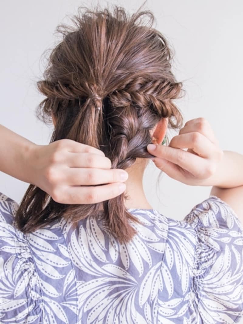 指先でつまむように崩す