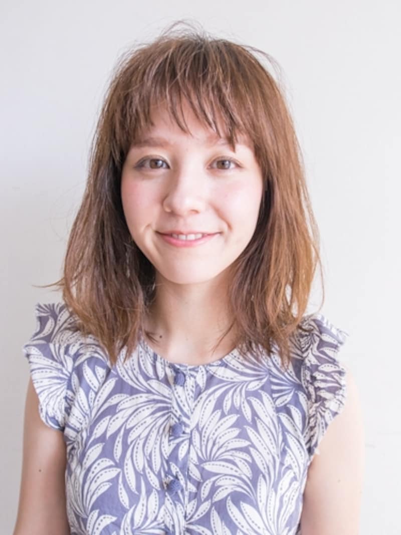 肩ラインの伸ばしかけボブ