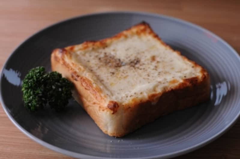 白いチーズトースト