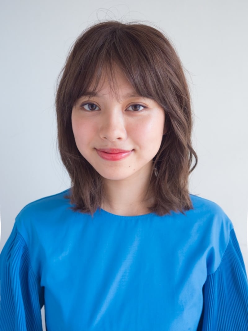 ゆるいクセのある肩すれすれボブ